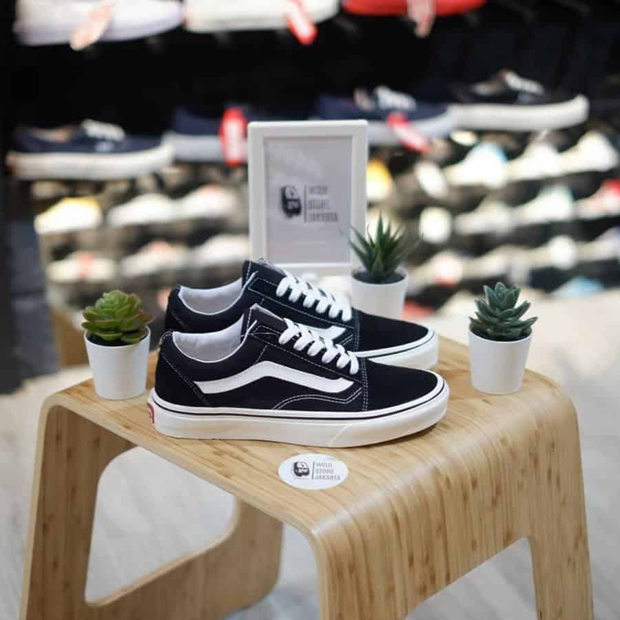 Vans, 1. Level Up Sneakers, 3. Dope & Dapper, 4. Adidas, 6. Converse, 7. Atmos, 8. Onitsuka Tiger, 9. New Balance, 10. High Gentleman Store