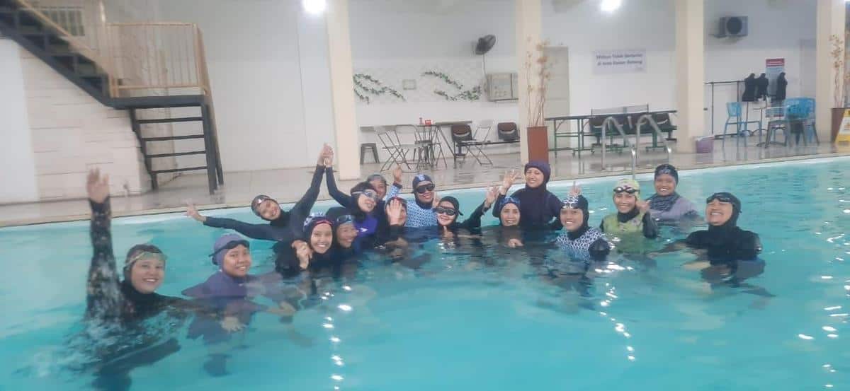 Violetta Health &amp; Beuty Center, 1. Dynasty Water World, 2. Wisata Bajak Laut Masangan, 3. Kolam Renang Sambipondok, 4. Bukit Awan Water Park, 5. Kolam Renang Surya Water Boom, 6. Kolam Renang Tirta Agung, 7. Water Park Ladiva, 8. Kolam Renang Petrokimia, 9. Malindo Swimming Pool, 10. Violetta Health &amp; Beuty Center