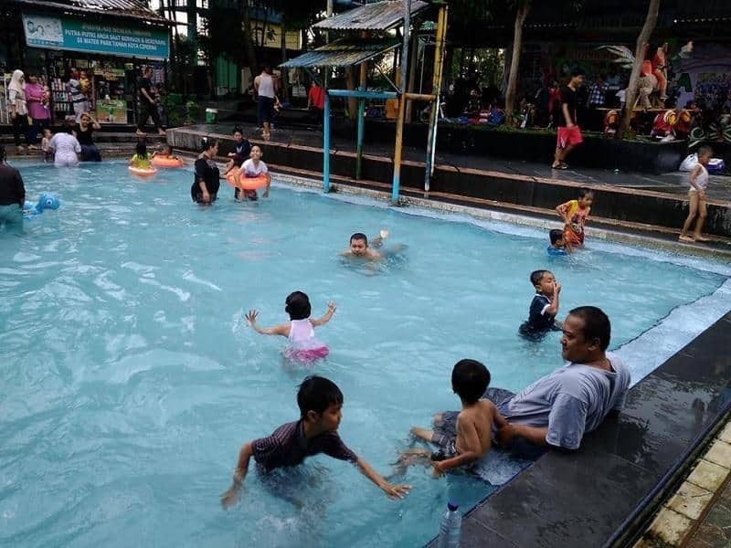 Waterpark Ciperna, 1. Banyu Panas Palimanan, 2. Waterpark Ciperna, 3. Cirebon Waterland Ade Irma Suryani, 4. Waterboom Siwalk, 5. Tirtamas Gemilang Waterpark, 6. Waterboom Grage City Mall, 7. Apita Waterboom, 8. Jempol Waterpark , 9. Kolam Renang The Garden, 10. Kolam Renang Umum Taman Cipto