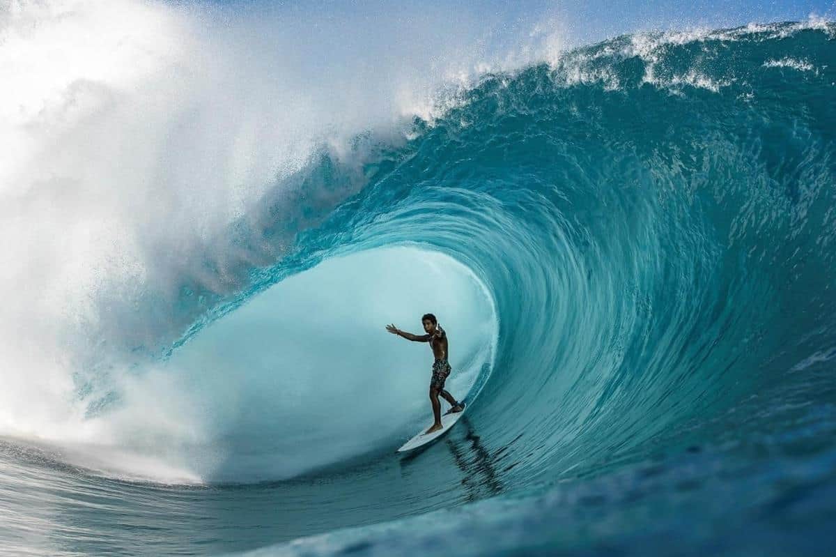 Ombak Teahupoo, 1. Slackline Lembah Yosemiate – Amerika, 2. Skydiving Gunung Himalaya – Nepal, 3. Table Mountain, 4. Ombak Teahupoo, 5. Angels Falls, 6. CN Tower Edge Walking, 7. Oymyakon, 8. Gua Krubera, 9. Sandboarding Cerro Negro, 10. Kuburan Trunyan