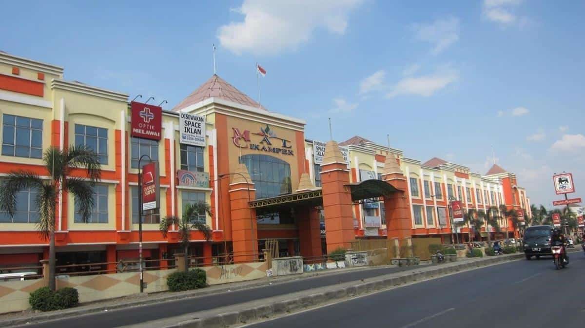 Mall Cikampek, 1. Mall Karawang, 2. Mall Cikampek, 3. Resinda Park Mall, 4. Karawang Cental Plaza, 5. Festive Walk Karawang, 6. Supermall, 7. Ramayana Karawang, 8. Mall Technomart Karawang, 9. Carrefour Karawang, 10. Karawang Electronic Center