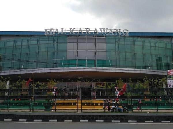Mall Karawang, 1. Mall Karawang, 2. Mall Cikampek, 3. Resinda Park Mall, 4. Karawang Cental Plaza, 5. Festive Walk Karawang, 6. Supermall, 7. Ramayana Karawang, 8. Mall Technomart Karawang, 9. Carrefour Karawang, 10. Karawang Electronic Center