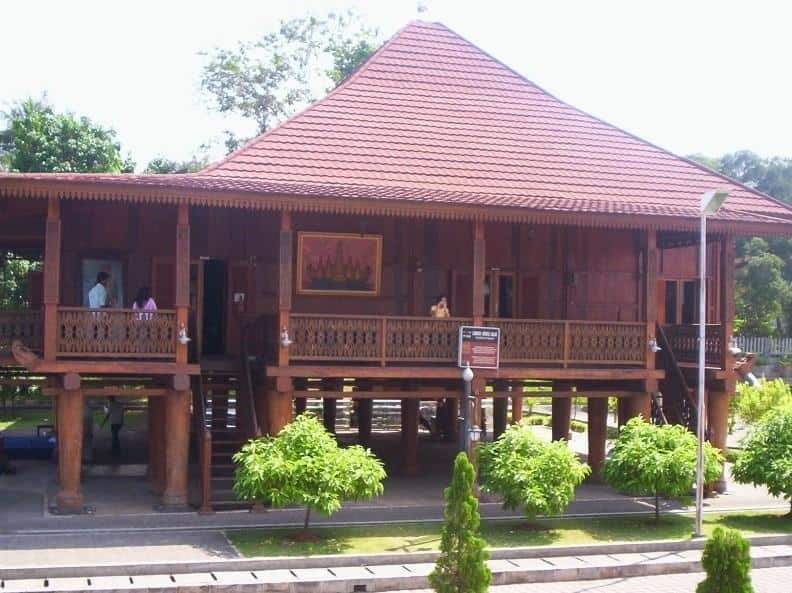 Material dan Konstruksi Rumah Nuwow Sesat, Rumah Adat Lampung Punya Nama Unik, Material dan Konstruksi Rumah Nuwow Sesat, Bagian-Bagian Rumah Nuwow Sesat, Jenis-Jenis Rumah Nuwow Sesat, 5. Lamban Pesagi 