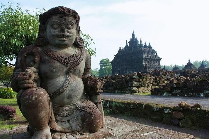 Arca Dwarapala, 1. Candi Singasari, 2. Candi Jawi, 3. Prasasti Wurare, 4. Candi Kidal, 5. Prasasti Manjusri, 6. Arca Dwarapala, 7. Candi Sumberawan, 8. Candi Jago, 9. Prasasti Singasari, 10. Prasasti Mula Malurung