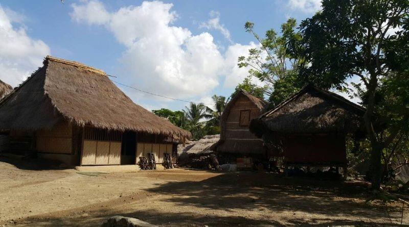 Bale Tani, a. Bale Tani, b. Bale Jajar, c. Berugaq Sekepat, d. Berugaq Sekenam, e. Bale Bonder, f. Bale Lumbung