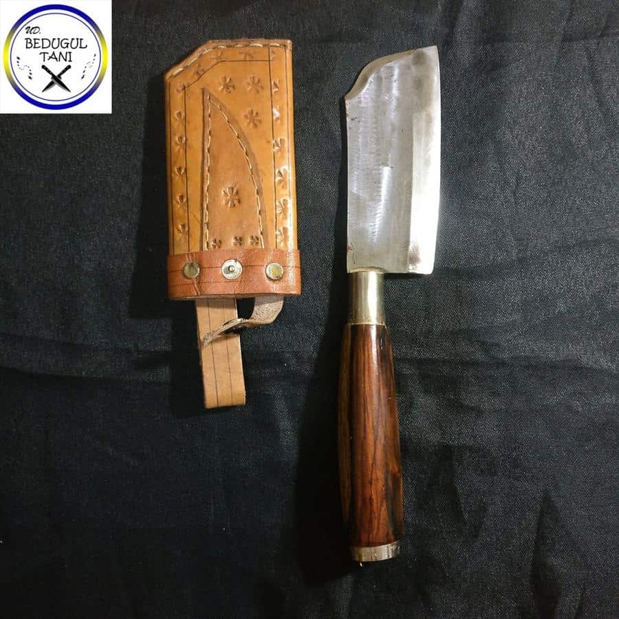 Blakas, 1. Keris Tayuhan, 2. Trisula , 3. Penampad, 4. Wedhung, 5. Kandik, 6. Pisau Tiuk , 7. Blakas, 9. Caluk, 10. Tombak