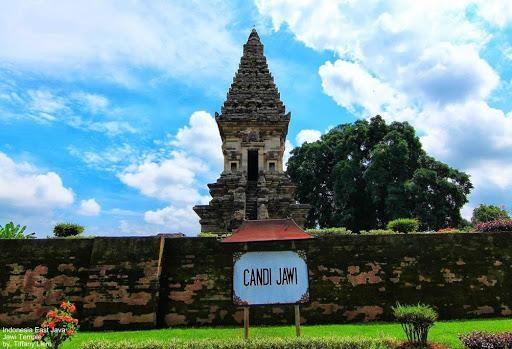 Candi Jawi, 1. Candi Singasari, 2. Candi Jawi, 3. Prasasti Wurare, 4. Candi Kidal, 5. Prasasti Manjusri, 6. Arca Dwarapala, 7. Candi Sumberawan, 8. Candi Jago, 9. Prasasti Singasari, 10. Prasasti Mula Malurung
