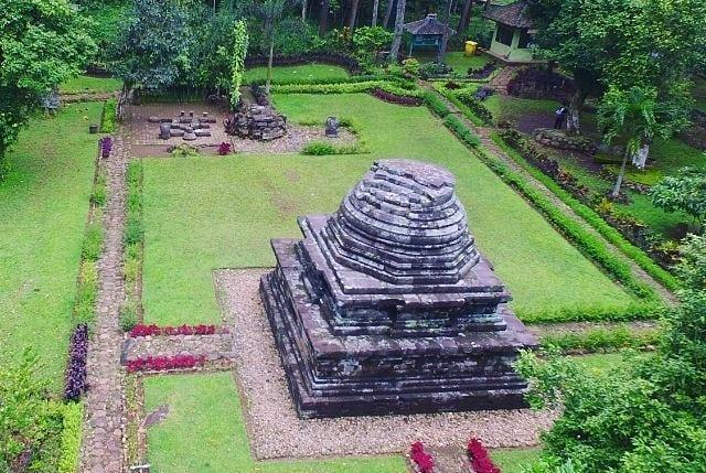 Candi Sumberawan, 1. Candi Singasari, 2. Candi Jawi, 3. Prasasti Wurare, 4. Candi Kidal, 5. Prasasti Manjusri, 6. Arca Dwarapala, 7. Candi Sumberawan, 8. Candi Jago, 9. Prasasti Singasari, 10. Prasasti Mula Malurung