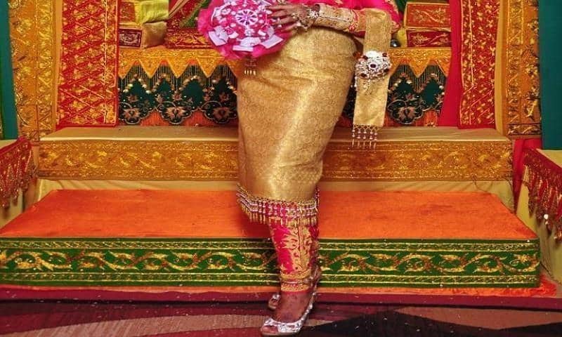Cekak Musang, 1. Kain Kerawang Gayo, 2. Sileuweu, 3. Baju Kurung, 4. Meukeutop, 5. Meukasah, 6. Cekak Musang, 7. Patam Dhoe