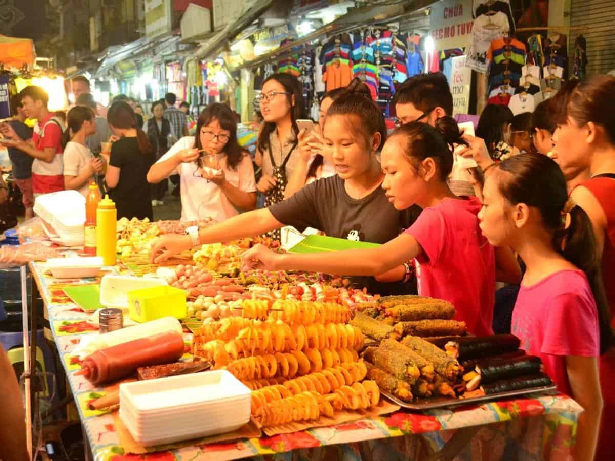 Harga Makanan di Night Market Vietnam, Nilai Tukar Rupiah Terhadap VND, Perkiraan Biaya Makan di Vietnam untuk Satu Hari, Tempat Makan Terjangkau di Vietnam, Harga Makanan di Night Market Vietnam, Harga Makanan di Street Food di Vietnam, Harga Makanan di Pasar Tradisional Vietnam, Harga Makanan di Restaurant/Café
