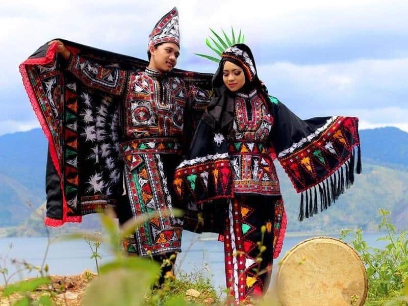 Kain Kerawang Gayo, 1. Kain Kerawang Gayo, 2. Sileuweu, 3. Baju Kurung, 4. Meukeutop, 5. Meukasah, 6. Cekak Musang, 7. Patam Dhoe