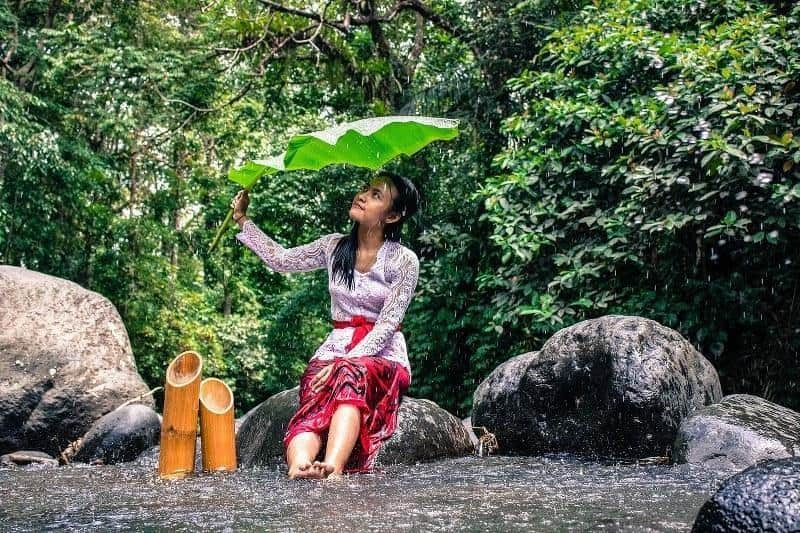 Kebaya, Makna di Balik Pakaian Adat Bali, Jenis-Jenis Pakaian Adat Bali, Pakaian Adat Bali, Pakaian Adat Bali Laki-Laki dan Aksesoris, Pakaian Adat Bali Bagi Perempuan dan Aksesorisnya