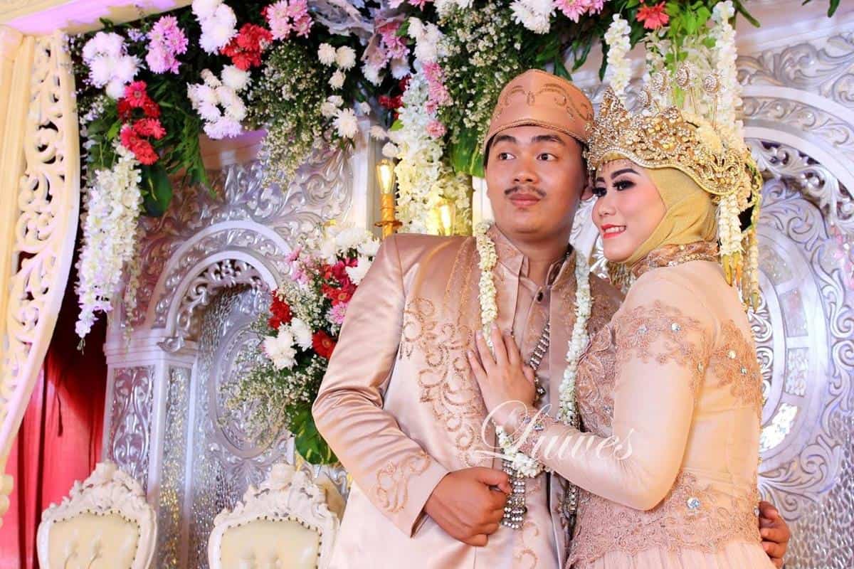 Kebaya Pengantin, 1. Pangsi, 2. Kebaya Sunda, 3. Beskap, 4. Bedahan , 5. Jas Menak/Beludru , 6. Pakaian Mojang Jajaka, 7. Kebaya Pengantin, 8. Sinjang, 9. Baju selontreng , 10. Selempang Dodot Poleng 