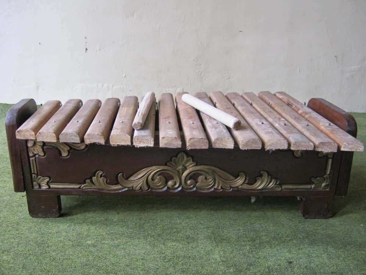 Kelintang Kayu, 1. Gambus Jambi, 2. Cangor (Gangor), 3. Rebana Sike, 4. Kompangan, 5. Kelintang Kayu, 6. Kromong, 7. Puput Kayu , 8. Serdam, 9. Serangko, 10. Sekdu