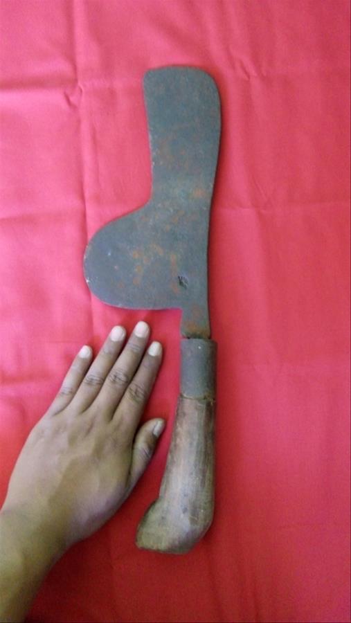 Khudi, 1. Keris, 2. Plintheng, 3. Thulup, 4. Tombak Kyai Pleret, 5. Khudi, 6. Wedhung, 7. Condroso
