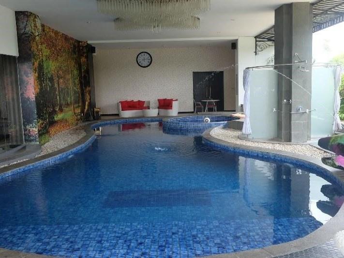 Kolam Renang Amaroossa Royal Hotel, 1. Air Kolam Tidak Tercemar , 2. Menawarkan Privasi Lebih, 1. Kolam Renang Amaroossa Royal Hotel, 2. Kolam Renang Tamansari Persada, 3. Kolam Renang Hotel Duta Berlian, 4. Kolam Renang Hotel Grand Savero