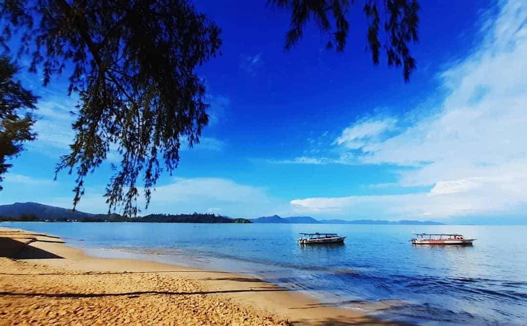 Pantai Pandan, 1. Paropo, 2. Bukit Lawang, 3. Tangkahan, 4. Teluk Dalam, 5. Salju Panas Dolok Tinggi Raja, 6. Pantai Sorake dan Pantai Lagundri, 7. Danau Lau Kawar, 8. Air Terjun Sigura-Gura, 9. Aek Sijorni, 10. Pantai Pandan