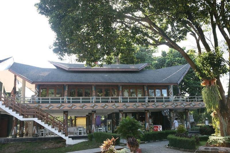 Rumah Adat Rumsram, 1. Rumah Adat Honai, 2. Rumah Adat Ebei untuk Perempuan, 3. Rumah Pohon Suku Korowai, 4. Rumah Adat Rumsram, 5. Rumah Adat Jew dari Suku Asmat , 6. Rumah Adat Kariwari, 7. Rumah Adat Kaki Seribu, 8. Rumah Adat Wamai