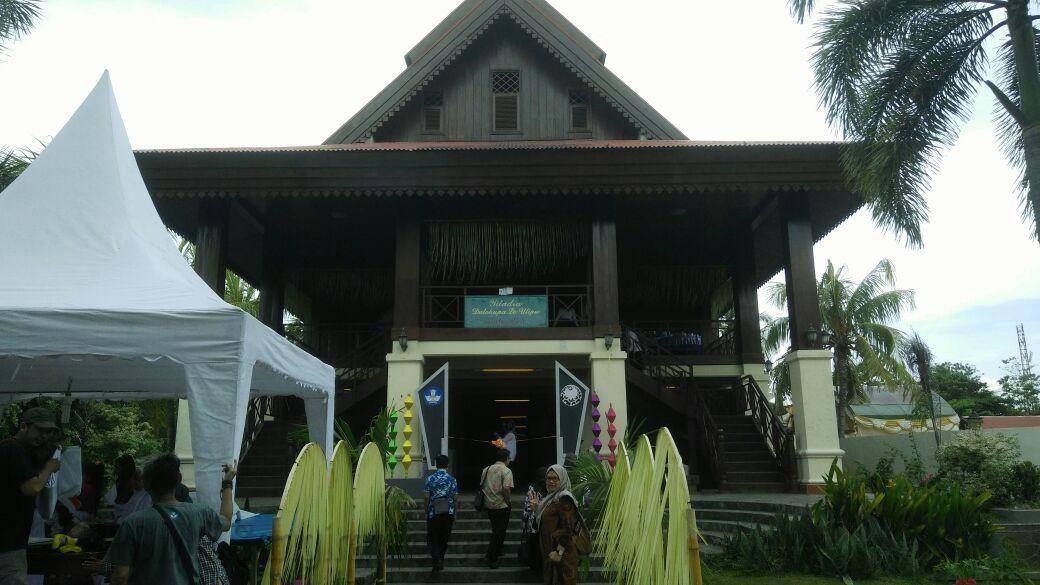 Rumah Dulohupa, 1. Rumah Bantayo Poboide, 2. Rumah Dulohupa, 3. Rumah Adat Gobel, 4. Rumah Ma’lihe atau Potiwaluya