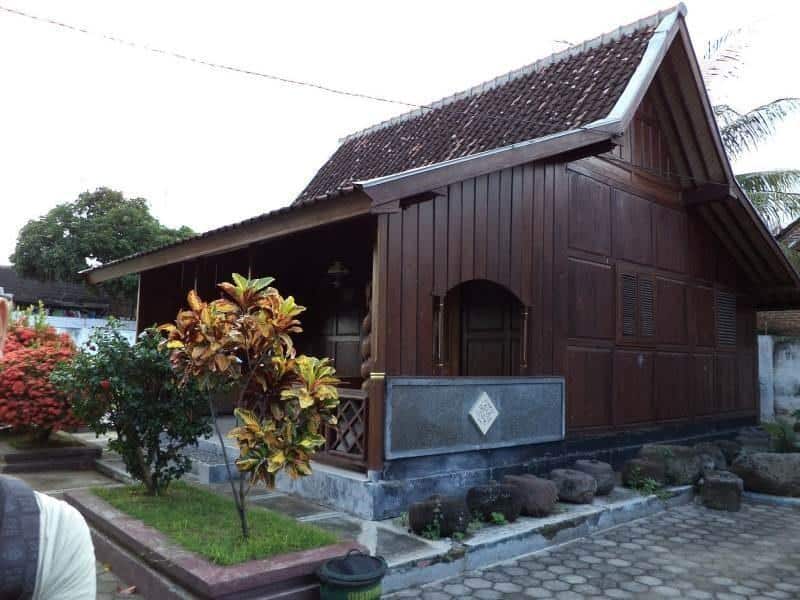 Rumah Panggang-Pe, 1. Rumah Adat Bangsal Kencono, 2. Rumah Adat Yogyakarta Kampung, 3. Rumah Adat Limasan, 4. Rumah Panggang-Pe