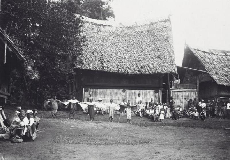 Rumah Tatahan, 1. Rumah Limas, 2. Rumah Rakit, 3. Rumah Cara Gudang, 1. Rumah Tatahan, 2. Rumah Kilapan, 3. Rumah Padu Kingking, 4. Rumah Padu Ampar