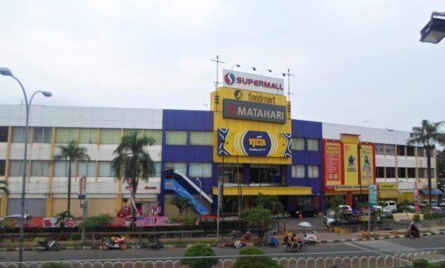 Supermall, 1. Mall Karawang, 2. Mall Cikampek, 3. Resinda Park Mall, 4. Karawang Cental Plaza, 5. Festive Walk Karawang, 6. Supermall, 7. Ramayana Karawang, 8. Mall Technomart Karawang, 9. Carrefour Karawang, 10. Karawang Electronic Center