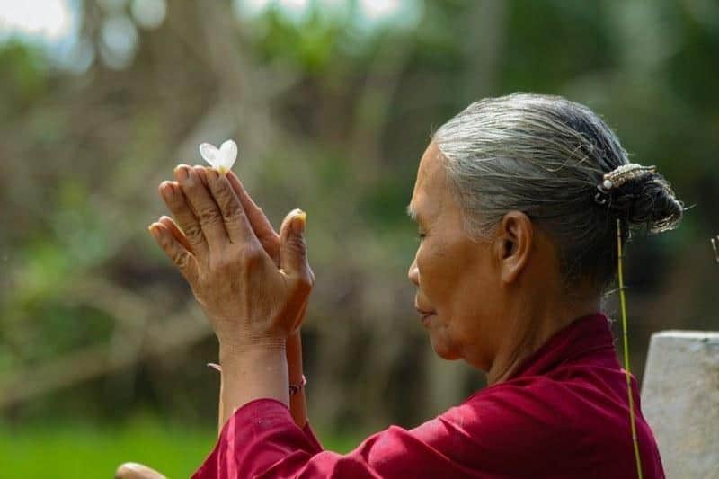 Sanggul, Makna di Balik Pakaian Adat Bali, Jenis-Jenis Pakaian Adat Bali, Pakaian Adat Bali, Pakaian Adat Bali Laki-Laki dan Aksesoris, Pakaian Adat Bali Bagi Perempuan dan Aksesorisnya