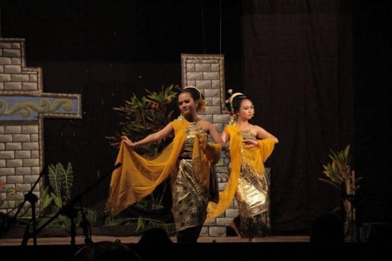 Tari Beskalan Putri, 1. Tari Remo, 2. Tari Seblang, 3. Tari Gandrung, 4. Seni Bantengan, 5. Tari Muang Sangkal, 6. Tari Reog, 7. Tari Beskalan Putri, 8. Seni Jaranan, 9. Tari Giplang, 10. Tari Pecut