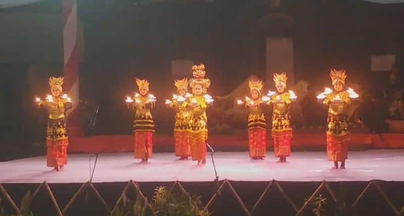 Tari Lilin, 1. Tari Piring, 2. Tari Pasambahan, 3. Tari Indang Badindin , 4. Tari Rantak , 5. Tari Galombang, 6. Tari Alang Babega, 7. Tarian Randai, 8. Tari Tempurung, 9. Tari Lilin, 10. Tari Payung
