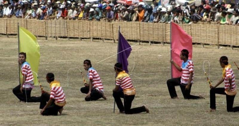 Tari Pecut, 1. Tari Remo, 2. Tari Seblang, 3. Tari Gandrung, 4. Seni Bantengan, 5. Tari Muang Sangkal, 6. Tari Reog, 7. Tari Beskalan Putri, 8. Seni Jaranan, 9. Tari Giplang, 10. Tari Pecut