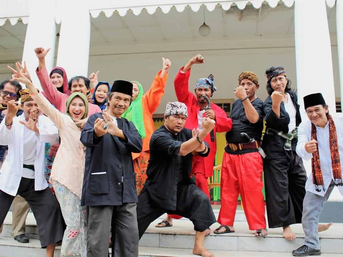 Tegas dan Berani, 1. Kehidupan yang Religius , 2. Blak-Blakan atau Ceplas Ceplos , 3. Suka Memakai Pakaian Tradisional , 4. Ngored, 5. Bergotong Royong / Nyambat , 6. Suka Menabung , 7. Nyorog, 8. Tegas dan Berani , 9. Tidak Suka Merantau, 10. Suka Berpantun dan Pencak Silat