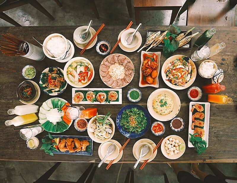 Tempat Makan Terjangkau di Vietnam, Nilai Tukar Rupiah Terhadap VND, Perkiraan Biaya Makan di Vietnam untuk Satu Hari, Tempat Makan Terjangkau di Vietnam, Harga Makanan di Night Market Vietnam, Harga Makanan di Street Food di Vietnam, Harga Makanan di Pasar Tradisional Vietnam, Harga Makanan di Restaurant/Café