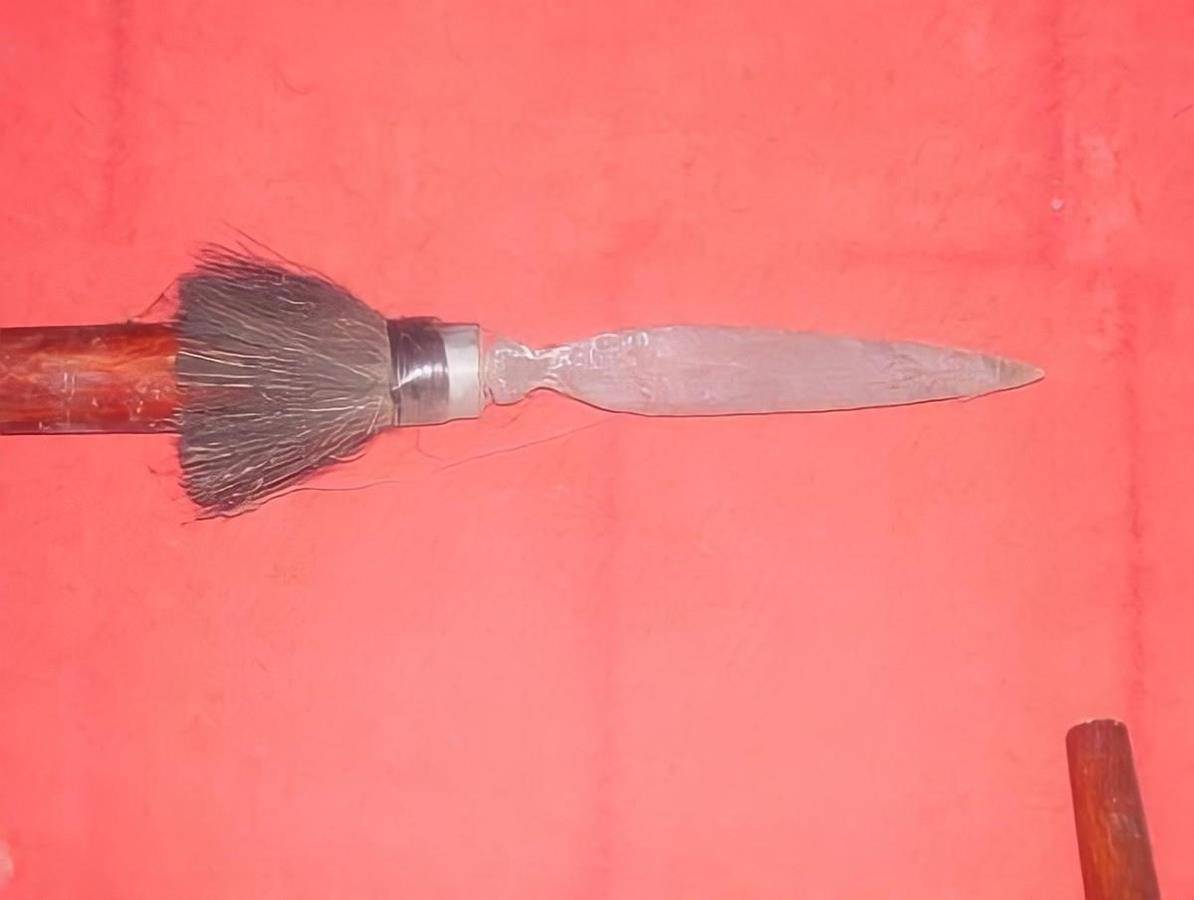 Totobu’o yilambua, 1. Banggo, 2. Wamilo, 3. Baladu, 4. Totobu’o yilambua, 5. Badik, 6. Aliyawo, 7. Bitu’o, 8. Huwangga, 9. Eluto, 10. Kalumbi