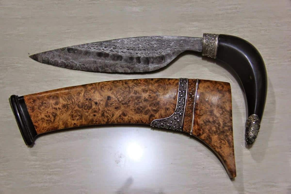 Uladeddu, ‌1. Badik Makassar, 2. ‌Kul Buntet / Pusaran, ‌ 3. Badik Bugis Luwu, 4. ‌Badik Raja (Gecong Raja, Bontoala), 5. ‌Uladeddu, 6. ‌Badik La Gecong, 7. ‌Badik Lompo Battang , ‌ 8. Badik Taeng, ‌9. Badik Luwu