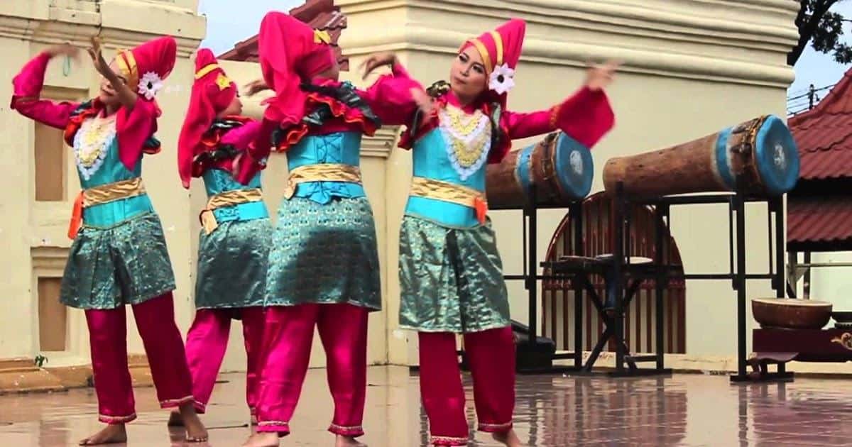 rumah adat banten, Tentang Banten, Keanekaragaman Budaya dan Bahasa di Banten, Suku Baduy, Sulah Nyanda, Rumah Adat Banten yang Unik