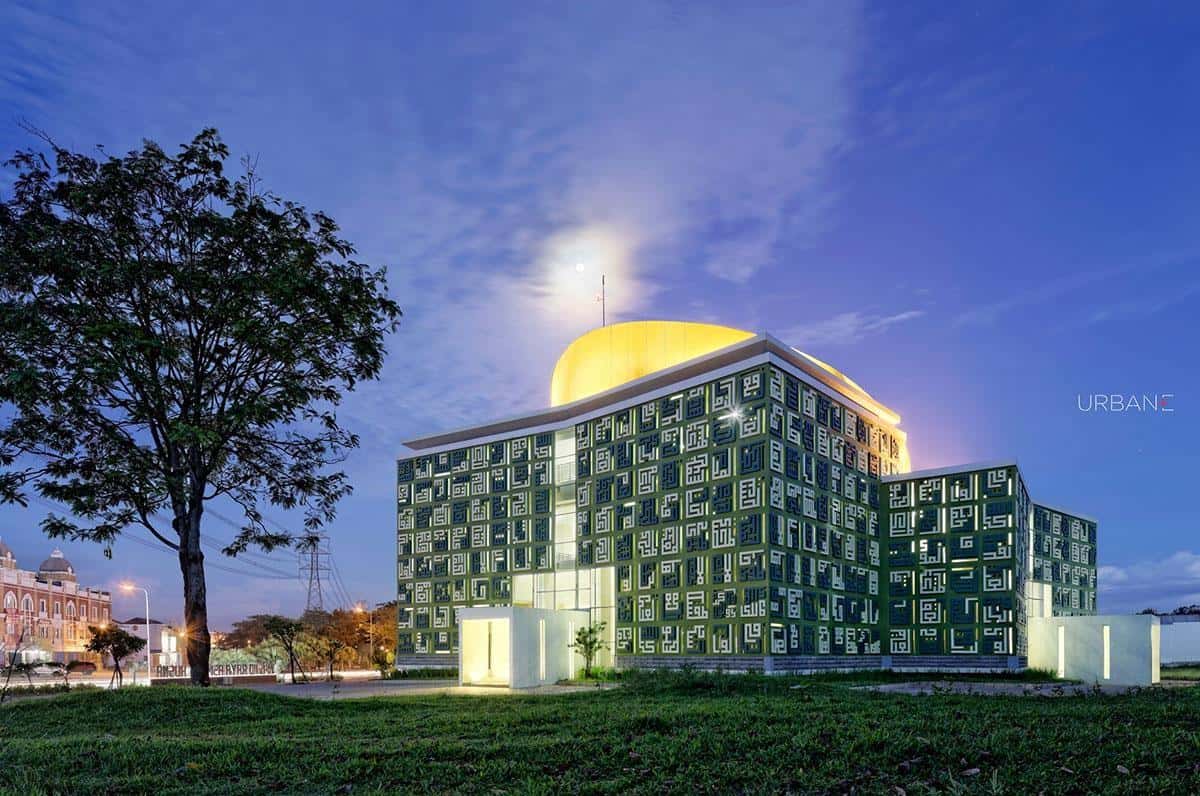 Masjid Raya Asmaul Husna, Gading Serpong, Tangerang, 1. Masjid Istiqlal, Jakarta, 2. Masjid Al-Irsyad, Padalarang, Bandung Barat, 3. Masjid Al-Safar, Cipularang, 4. Masjid 99 Kubah, Makassar, 5. Masjid Agung Jawa Tengah, Semarang, 6. Masjid Agung Madani, Riau, 7. Masjid Raya Al-Azhar, Summarecon, Bekasi, 8. Masjid Jami Darussalam, Jakarta Pusat, 9. Masjid Raya Asmaul Husna, Gading Serpong, Tangerang, 10. Masjid Terapung Al Jabbar, Bandung