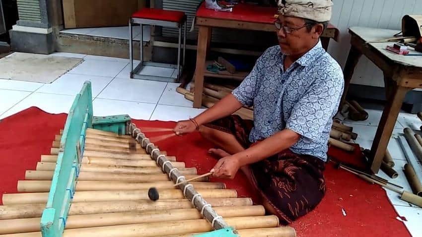 Alat Musik Gerantang, 1. Alat Musik Gamelan Bali, 2. Alat Musik Genggong Bali, 3. Alat Musik Ceng Ceng, 4. Alat Musik Rindik, 5. Alat Musik Gangsa, 6. Alat Musik Suling Gambuh, 7. Alat Musik Gender Bali, 8. Alat Musik Gerantang, 9. Alat Musik Kendang Bali , 10. Alat Musik Pereret Pengasih-asih
