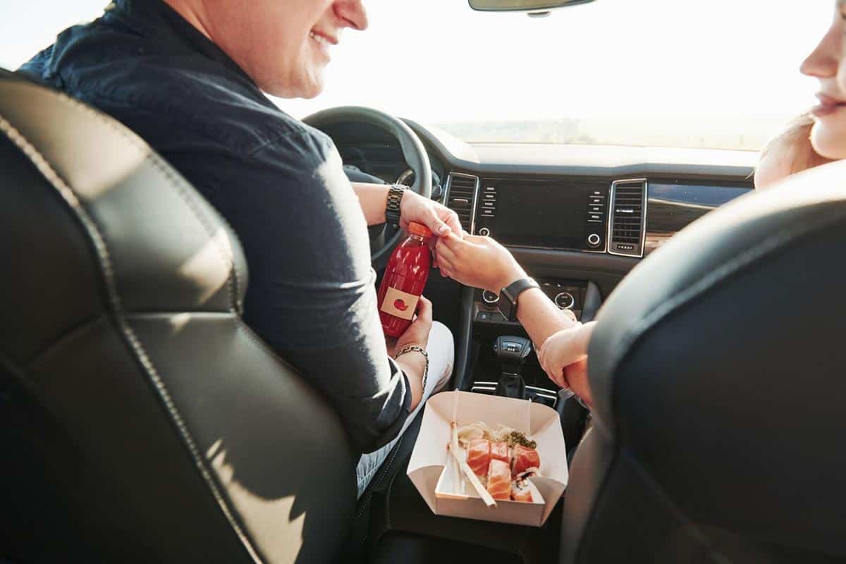 Bawa Persediaan Bekal Makanan dan Minuman, 1. Pilih Jenis Kendaraan yang Tepat , 2. Pastikan Kendaraan dalam Kondisi Prima , 3. Hindari Membawa Muatan Berlebih, 4. Pastikan Pengendara dalam Kondisi Fisik Prima, 5. Bawa Persediaan Bekal Makanan dan Minuman, 6. Membawa Uang Tunai dan Uang Receh , 7. Gunakan Peta atau GPS, 8. Membawa Suku Cadang dan Peralatan yang Dibutuhkan, 9. Memilih Waktu Perjalanan yang Tepat, 10. Selalu Patuhi Aturan Lalu Lintas
