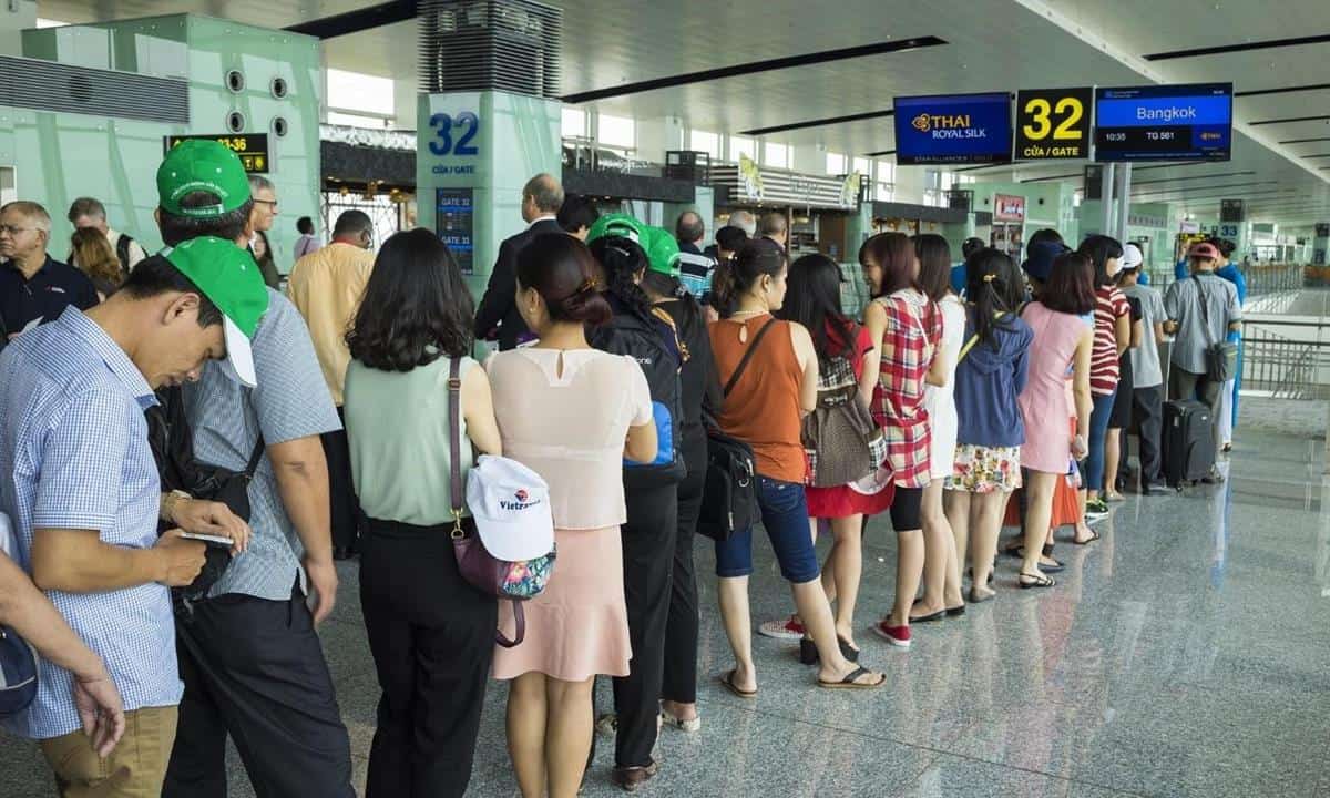 Datang ke Lokasi Keberangkatan Lebih Awal, 1. Pastikan Pemesanan Tiket Jauh-Jauh Hari Sebelumnya, 2. Membawa Barang Secukupnya, 3. Mempersiapkan Uang Tunai , 4. Membawa Bekal dari Rumah , 5. Berpakaian Nyaman dan Tidak Mencolok , 6. Datang ke Lokasi Keberangkatan Lebih Awal , 7. Hindari Tempat yang Sepi , 8. Persiapkan Kondisi Fisik yang Prima , 9. Pastikan Komunikasi dengan Keluarga di Rumah , 10. Berhati-Hati dengan Barang Bawaan dan Orang Tidak Dikenal 