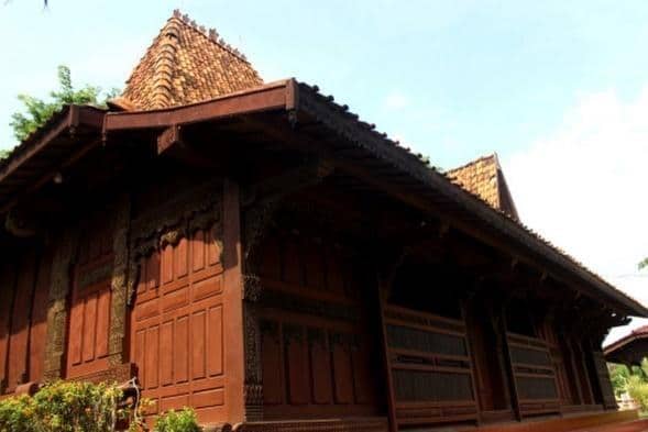 Gandhok, 1. Rumah Joglo, 2. Rumah Using, 3. Rumah Dhurung, 4. Rumah Suku Tengger , 5. Rumah Limasan Trajumas Lawakan Jawa Timur, 6. Rumah Limasan Lambang Sari