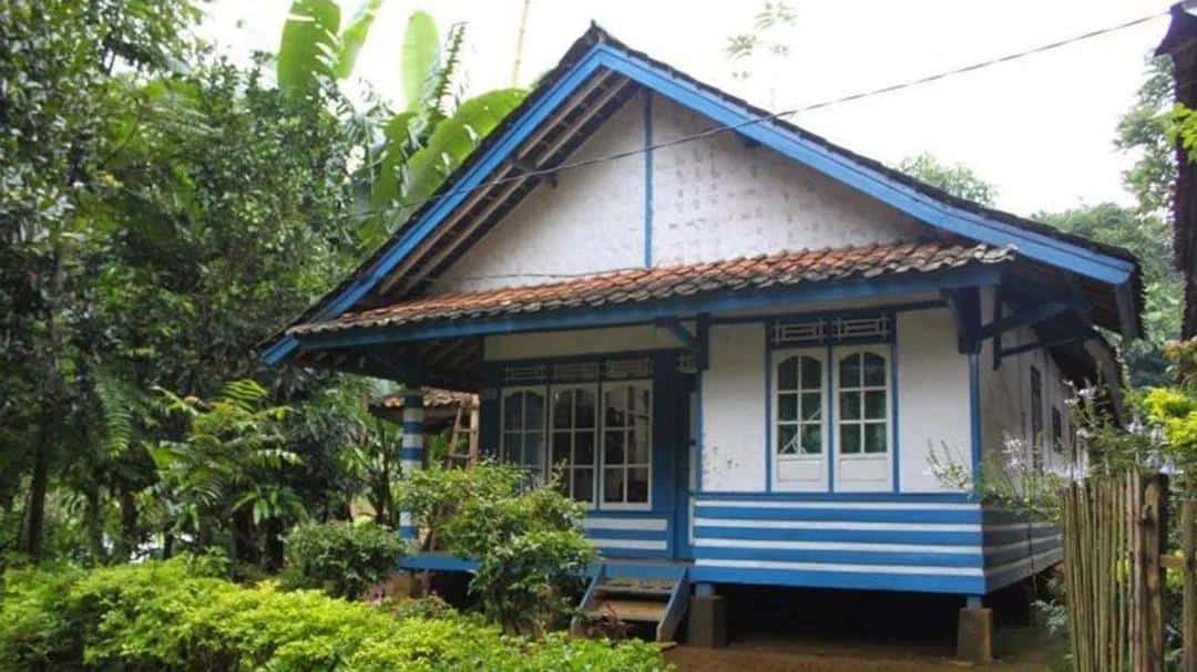 Imah Perahu Kumureb, 1. Imah Badak Heuay, 2. Imah Togog Anjing, 3. Rumah Adat Jolopong, 4. Imah Julang Ngapak, 5. Rumah Adat Kasepuhan, 6. Imah Perahu Kumureb, 7. Imah Capit Gunting, 8. Saung Ranggon