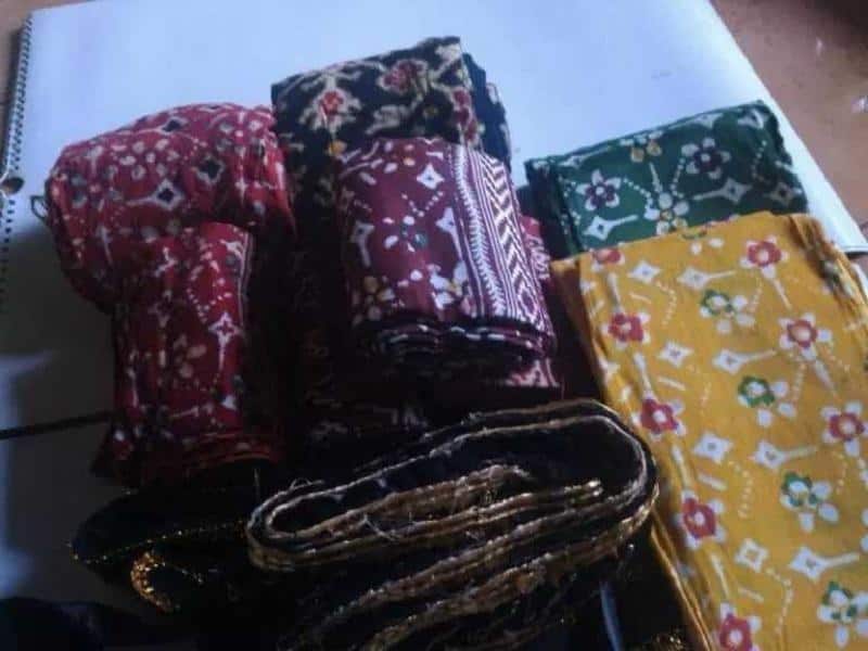 Kain Tapih Pinjung, 1. Jawi Jangkep, 2. Beskap, 3. Kebaya, 4. Kanigaran, 5. Surjan, 6. Basahan, 7. Jarik, 8. Stagen, 9. Batik, 10. Kain Tapih Pinjung