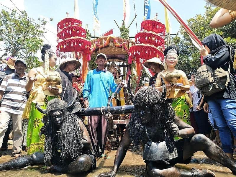 Kebo-Keboan, 1. Padusan, 2. Kenduren, 3. Kebo-Keboan, 4. Larung Sesaji, 5. Selikuran, 6. Siraman, 7. Popokan, 8. Nyadran, 9. Ruwatan, 10. Tedak Siten, 11. Sekaten, 12. Wetonan