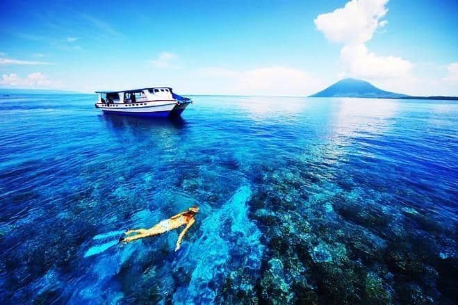 Pulau Sulawesi, 1. Pulau Papua (785,753 km2), 2. Pulau Kalimantan (748,168 km2), 3. Pulau Sumatera (473.481 km2), 4. Pulau Sulawesi (180.681 km2), 5. Pulau Jawa (138.794 km2), 6. Pulau Timor (28,418 km2), 7. Pulau Halmahera (18,040 km2), 8. Pulau Seram (17,454 km2)