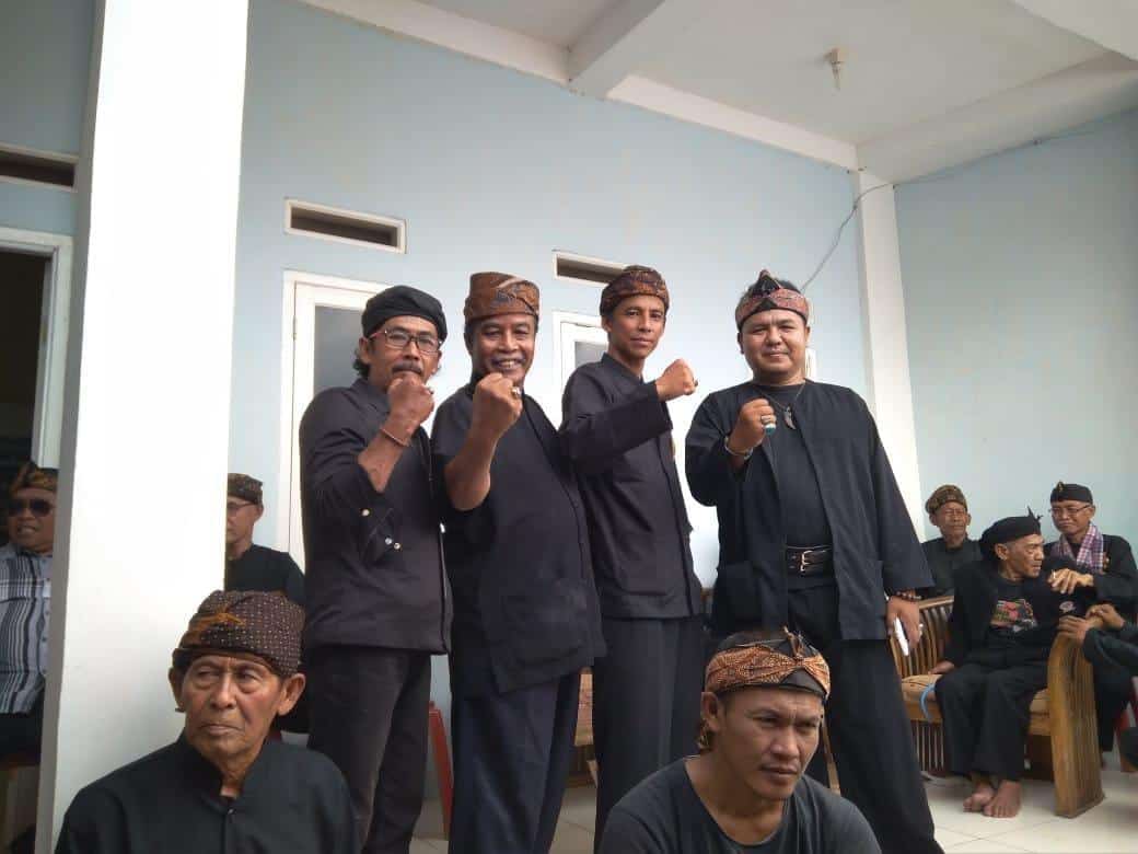Pengulangan Kata, 1. Ramah dan Sopan Santun , 2. Suka Bercanda , 3. Pribadi Religius , 4. Salah dalam Pelafalan F dan P, 5. Menjalani hidup dengan santai , 6. Menambah Kata Imbuhan , 7. Pandai Mengambil Hati , 8. Suka Botram, 9. Pengulangan Kata, 10. Suka Lalapan dan Sambal 