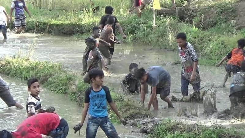 Popokan, 1. Padusan, 2. Kenduren, 3. Kebo-Keboan, 4. Larung Sesaji, 5. Selikuran, 6. Siraman, 7. Popokan, 8. Nyadran, 9. Ruwatan, 10. Tedak Siten, 11. Sekaten, 12. Wetonan