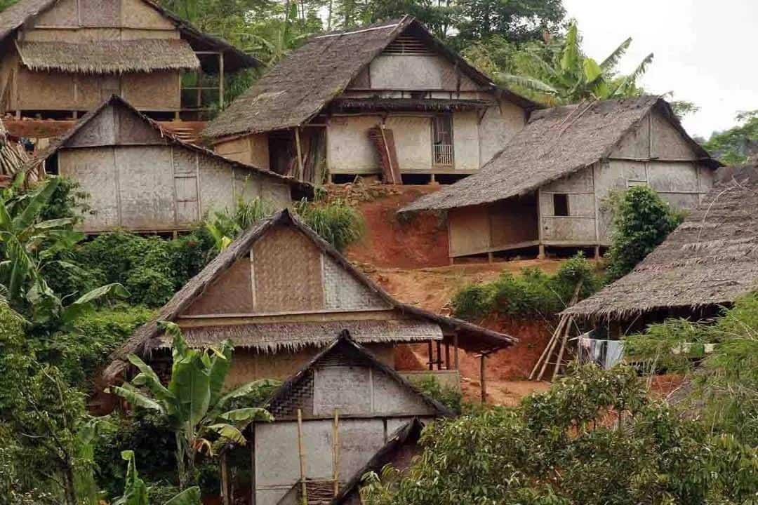Rumah Adat Jolopong, 1. Imah Badak Heuay, 2. Imah Togog Anjing, 3. Rumah Adat Jolopong, 4. Imah Julang Ngapak, 5. Rumah Adat Kasepuhan, 6. Imah Perahu Kumureb, 7. Imah Capit Gunting, 8. Saung Ranggon