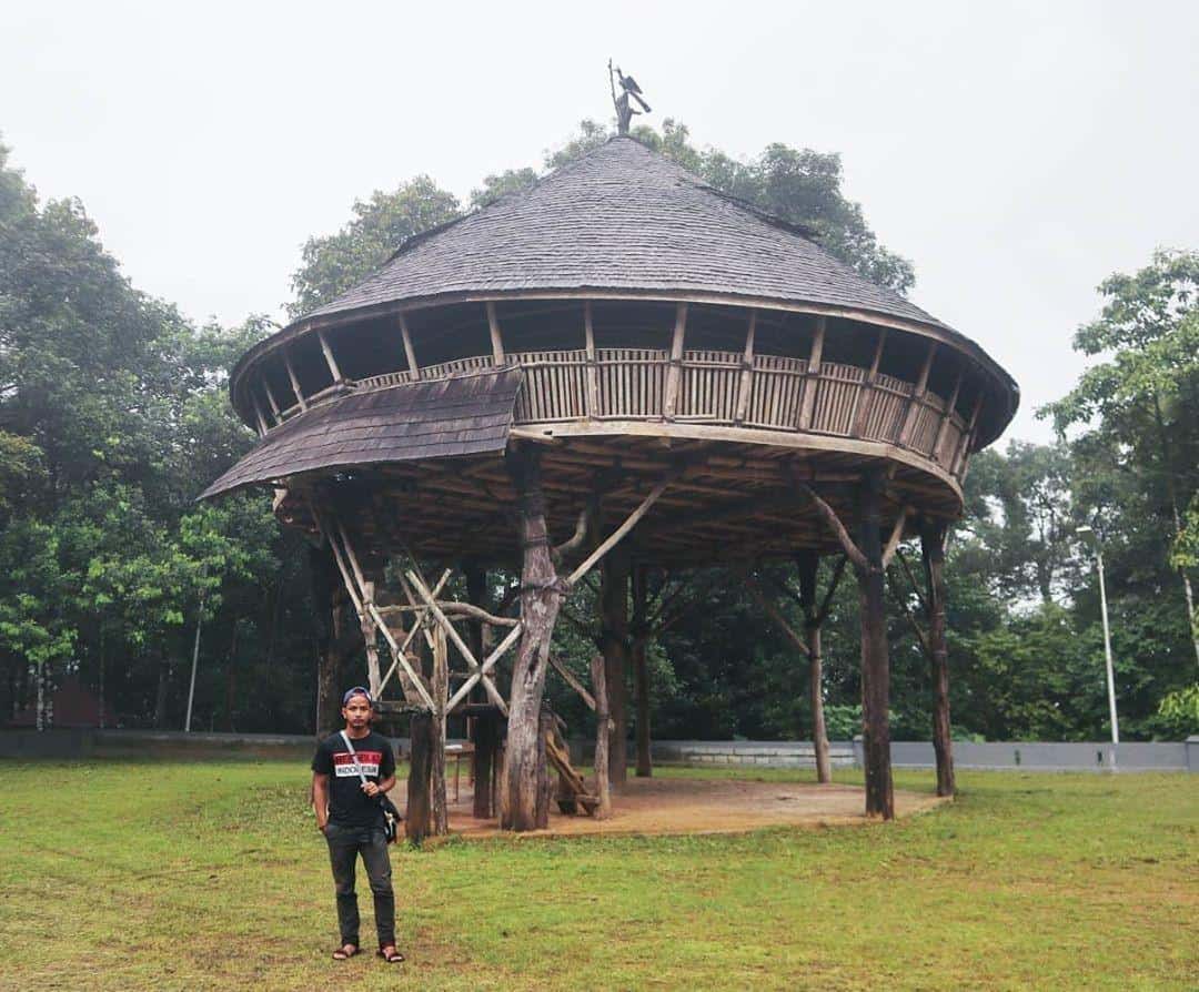Rumah Baluk, 1. Rumah Betang Radakng, 2. Rumah Panjang, 3. Rumah Betang, 4. Rumah Baluk, 5. Rumah Adat Melayu