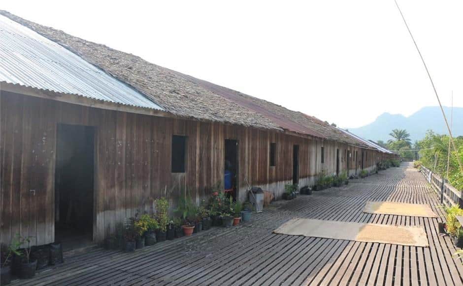Rumah Betang, 1. Rumah Betang Radakng, 2. Rumah Panjang, 3. Rumah Betang, 4. Rumah Baluk, 5. Rumah Adat Melayu