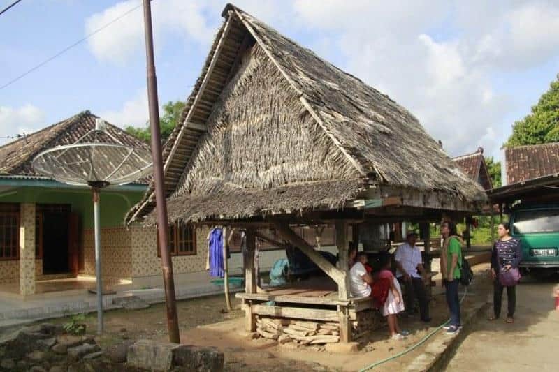 Rumah Dhurung, 1. Rumah Joglo, 2. Rumah Using, 3. Rumah Dhurung, 4. Rumah Suku Tengger , 5. Rumah Limasan Trajumas Lawakan Jawa Timur, 6. Rumah Limasan Lambang Sari
